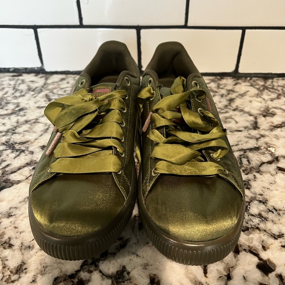Puma Clyde Satin Jr 367469-03 Olive Avacado Size 6.5C